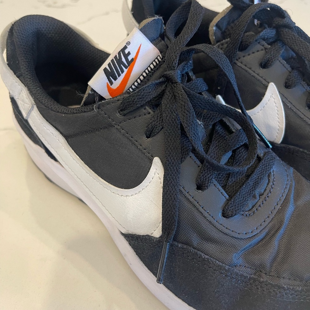 NIKE ATHLETIC SHOES 8.5 - Picture 2 of 6